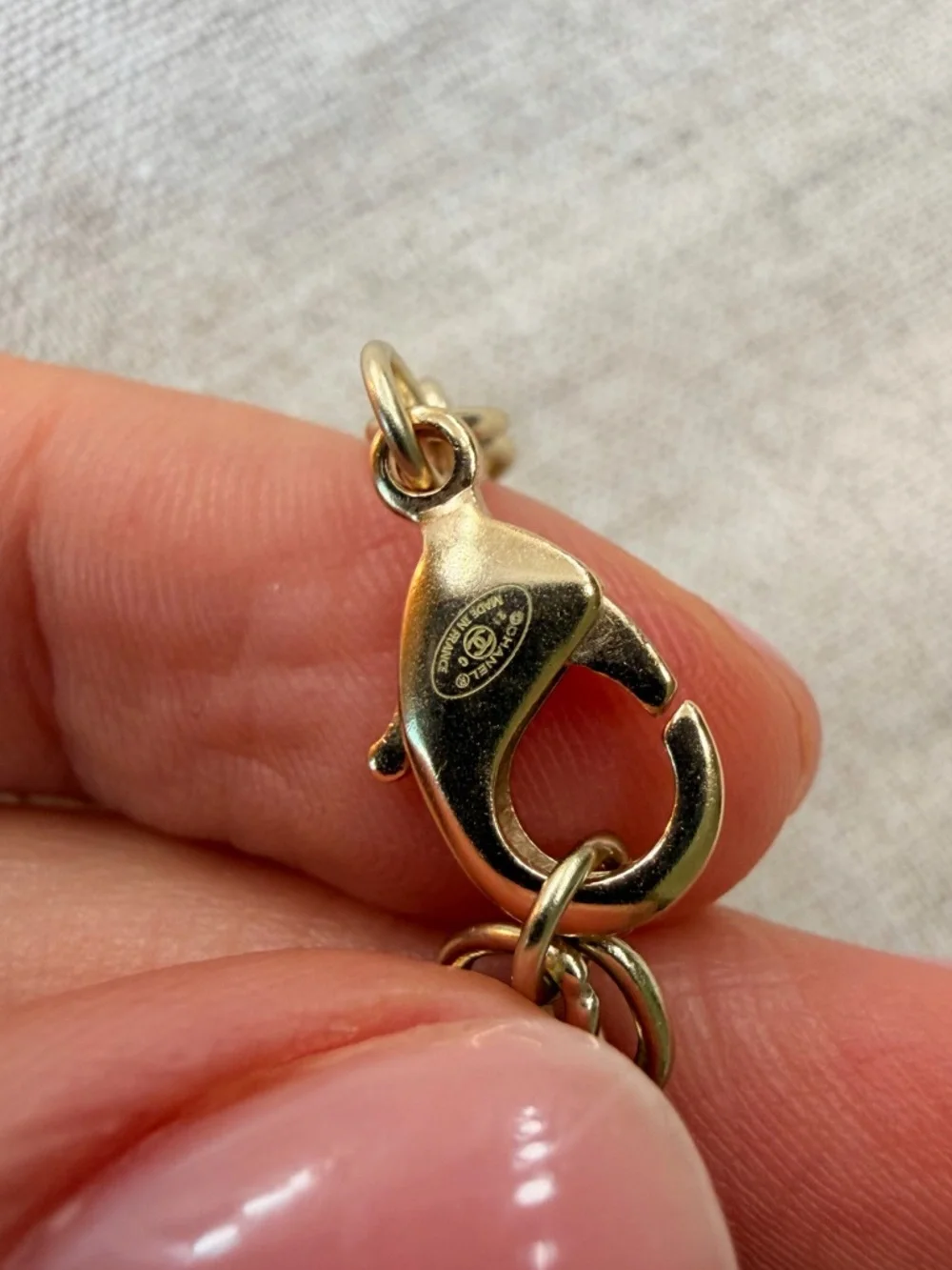 🤎CHANEL Gold-Tone CC Pendant Necklace with Mint, Purple & Bronze Accents✨ - Picture 6 of 11